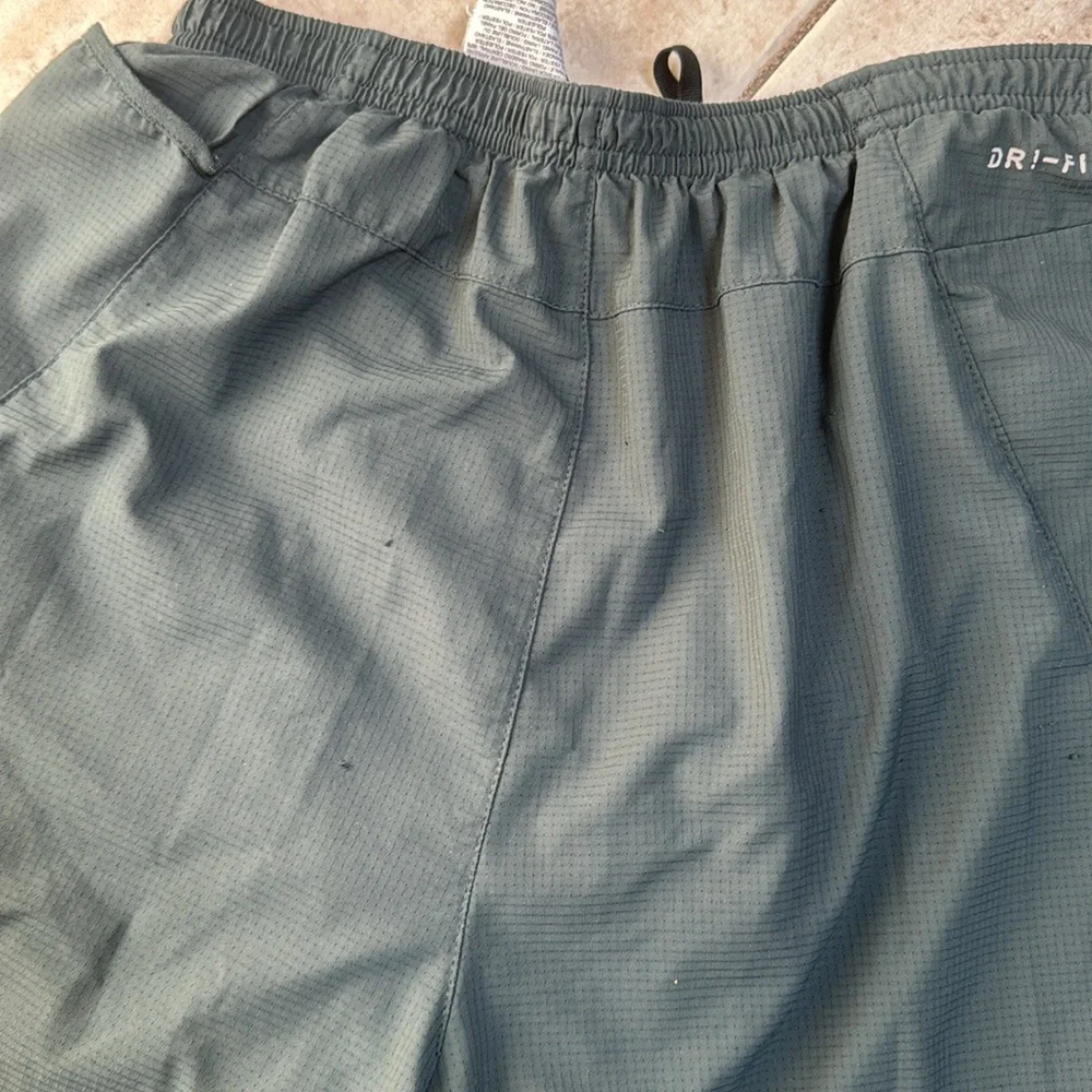 Nike soul cycle green mens shorts size medium - Picture 7 of 8